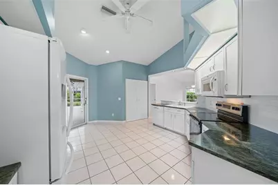 555 Park Estates Square, Venice, FL 34293 - Photo 12