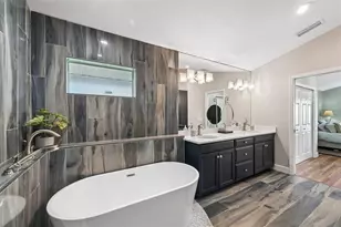 404 Cardiff Rd, Venice, FL 34293 - Photo 6