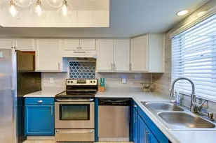 3276 Lake Bayshore Dr N, Bradenton, FL 34205 - Photo 10