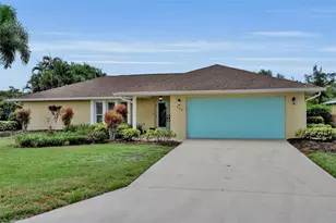 732 S Gondola Dr, Venice, FL 34293 - Photo 2