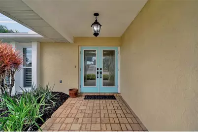 732 S Gondola Drive, Venice, FL 34293 - Photo 4
