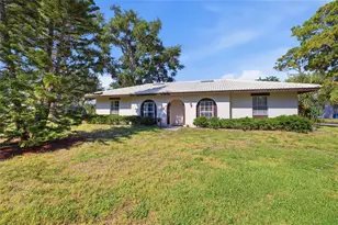 404 Oxford Dr, Nokomis, FL 34275 - Photo 1