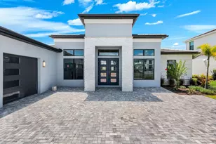 2428 Waterfront Cir, Sarasota, FL 34240 - Photo 10