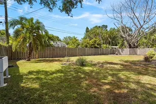 138 Holly Ave, Sarasota, FL 34243 - Photo 32