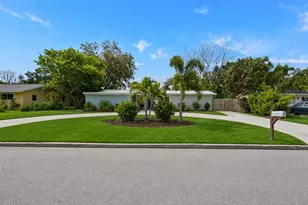 138 Holly Ave, Sarasota, FL 34243 - Photo 4