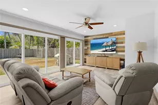 138 Holly Ave, Sarasota, FL 34243 - Photo 8
