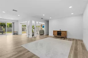 138 Holly Ave, Sarasota, FL 34243 - Photo 4