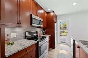 138 Holly Ave, Sarasota, FL 34243 - Photo 14