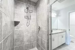 1097 Grantham Dr, Sarasota, FL 34234 - Photo 28