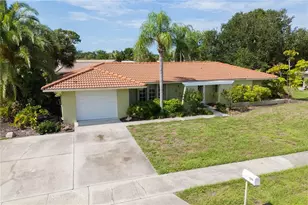 7411 Dickens Dr, Sarasota, FL 34231 - Photo 2