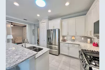 2946 Trustee Avenue, Sarasota, FL 34243 - Photo 6