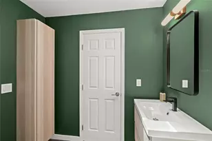 319 Bearded Oaks Cir, Sarasota, FL 34232 - Photo 28
