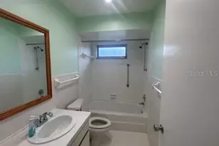 7102 W Country Club Dr N, Sarasota, FL 34243 - Photo 14
