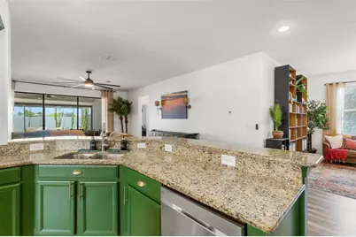 611 Wabash Breeze Circle, Ruskin, FL 33570 - Photo 6