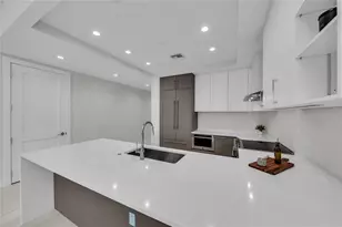 275 1st Ave S, Saint Petersburg, FL 33701 - Photo 14