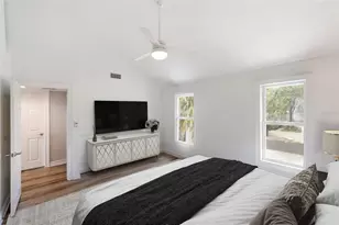 5121 Oxford Dr, Sarasota, FL 34242 - Photo 18