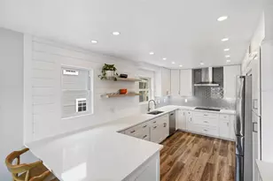 5121 Oxford Dr, Sarasota, FL 34242 - Photo 14
