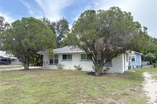 219 21st St E, Bradenton, FL 34208 - Photo 2