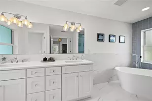 1647 Siesta Dr, Sarasota, FL 34239 - Photo 28