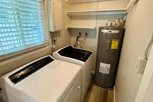 2716 Blossom Dr, Sarasota, FL 34239 - Photo 10
