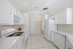 8492 Idlewood Ct, Lakewood Ranch, FL 34202 - Photo 18