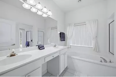 8492 Idlewood Court, Lakewood Ranch, FL 34202 - Photo 8