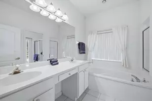 8492 Idlewood Ct, Lakewood Ranch, FL 34202 - Photo 8