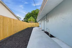 1915 Colleen St, Sarasota, FL 34231 - Photo 4