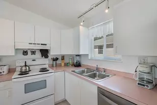 2804 Avenue C, Holmes Beach, FL 34217 - Photo 10