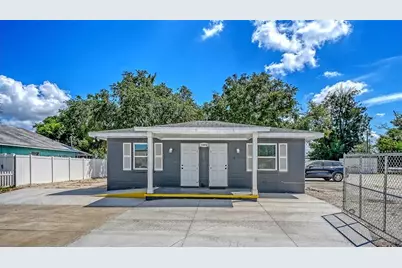1004 27th Avenue W, Bradenton, FL 34205 - Photo 1