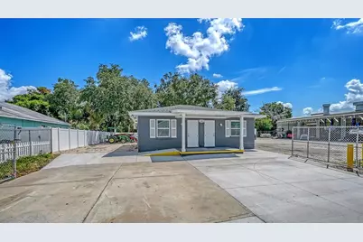 1004 27th Avenue W, Bradenton, FL 34205 - Photo 2