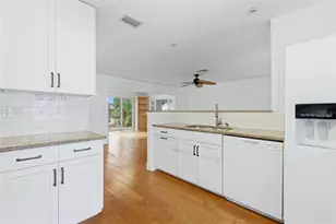 5273 Villa Majorca Ct, Sarasota, FL 34235 - Photo 4