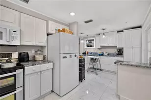 5408 Evora Ave, Sarasota, FL 34235 - Photo 10