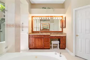 2528 Tom Morris Dr, Sarasota, FL 34240 - Photo 10