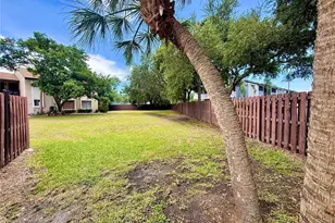 2612 Hidden Lake Dr N, Sarasota, FL 34237 - Photo 26