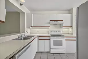 4550 Pinebrook Cir, Bradenton, FL 34209 - Photo 10