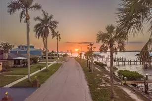 2410 Riverside Dr E, Bradenton, FL 34208 - Photo 2