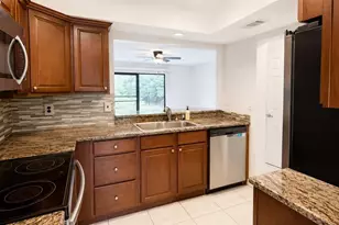 947 Sunridge Way, Sarasota, FL 34234 - Photo 8