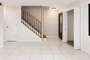 947 Sunridge Way, Sarasota, FL 34234 - Photo 4
