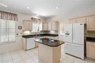 3954 Hamilton Club Cir, Sarasota, FL 34242 - Photo 4