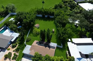329 Bay Vista Ave, Osprey, FL 34229 - Photo 2