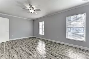 1106 Southern Pine Ln, Sarasota, FL 34243 - Photo 16