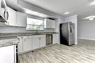 1106 Southern Pine Ln, Sarasota, FL 34243 - Photo 12