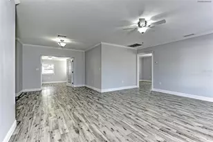 1106 Southern Pine Ln, Sarasota, FL 34243 - Photo 6