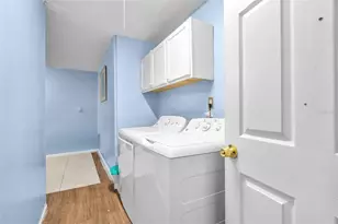 537 Melody Cir, Sarasota, FL 34237 - Photo 24