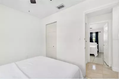 537 Melody Circle, Sarasota, FL 34237 - Photo 18