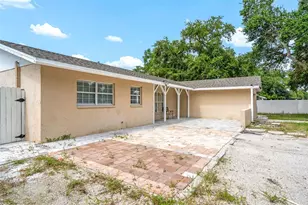 537 Melody Cir, Sarasota, FL 34237 - Photo 4