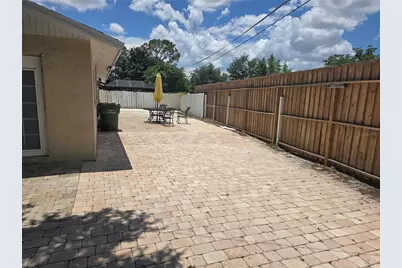 537 Melody Circle, Sarasota, FL 34237 - Photo 16