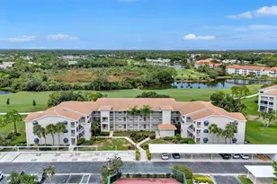 9620 Club S Cir, Sarasota, FL 34238 - Photo 2