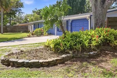 2000 Craft Lane, Sarasota, FL 34239 - Photo 2